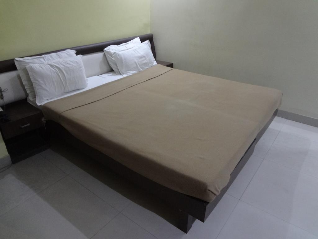 Super Delux- Gallary